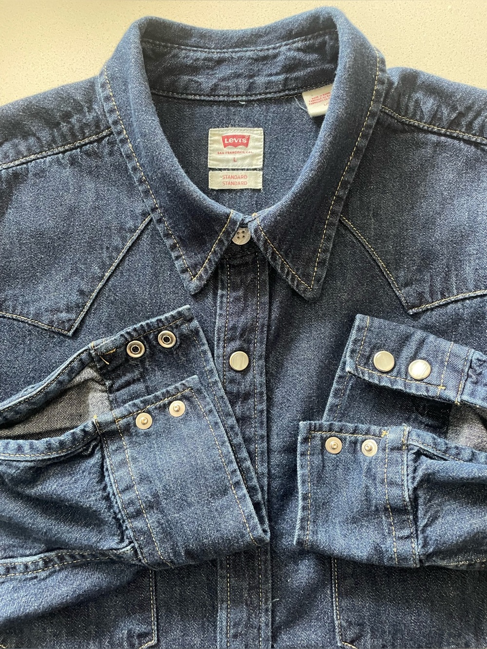 Levi’s - all cotton denim button up shirt Size Large